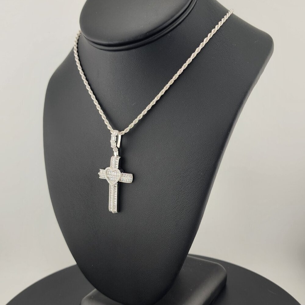 925 Silver Cross in Heart Necklace – Faith-Inspired Jewelry, Gift-Ready - Picture 2 of 8